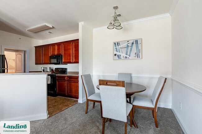 Building Photo - 2118 Silvercrest Dr