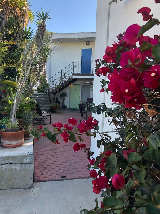 Building Photo - 1015 Prospect Ave