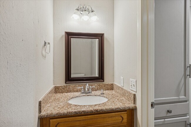 Building Photo - 1615 Prairie Mark Ln