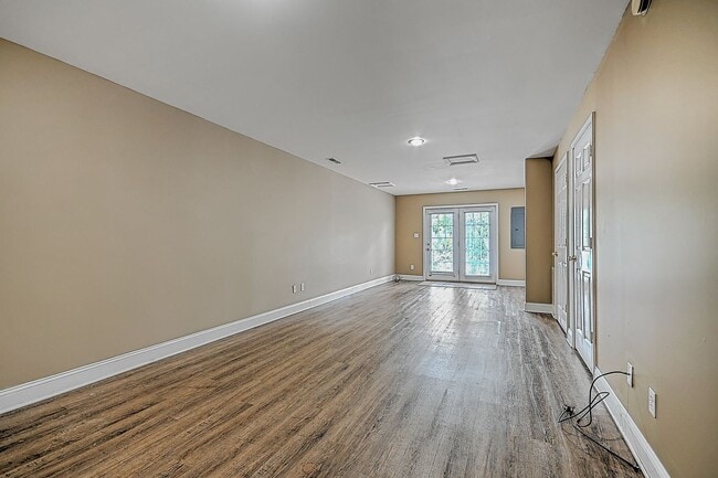 Building Photo - 24 Lake Village Ct
