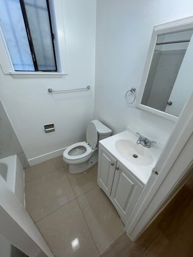 Building Photo - 1946 E 20th St