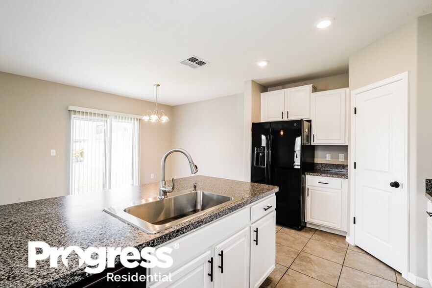 Building Photo - 15423 Dark Star Ln