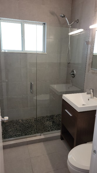 Building Photo - 9005 NE 8th Ave