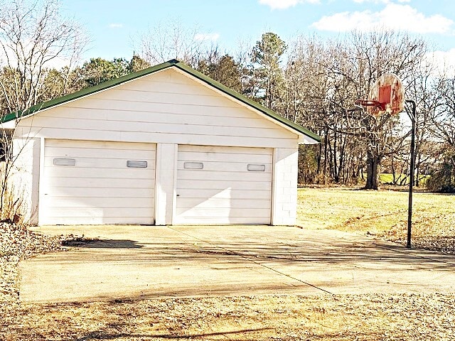 Building Photo - 3351 Pembroke Rd