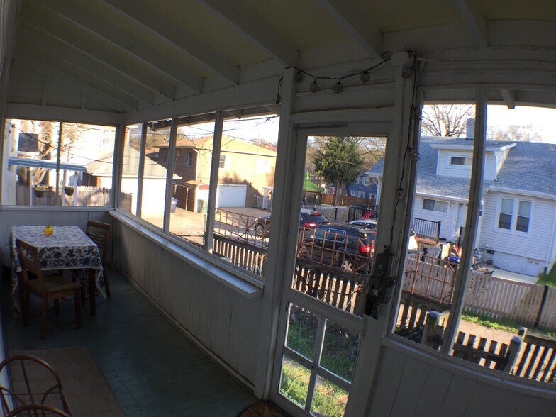 Building Photo - 1041 Taussig Place Northeast