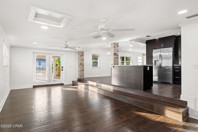 Building Photo - 1528 Oak Ave