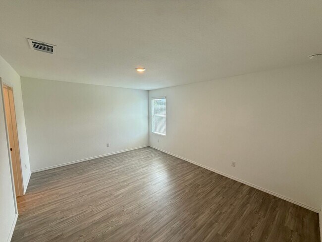 Building Photo - Charming 4-Bedroom Home Available for Rent!  Bulverde Area