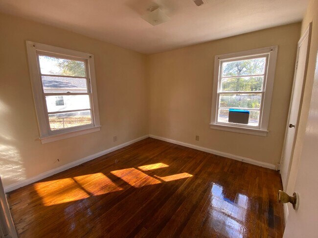 Building Photo - 3 Bedrooms, 1 Bathroom - Home in West Rome!
