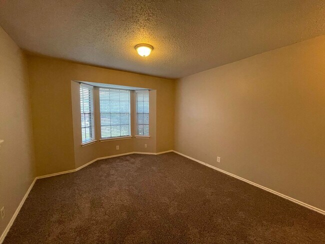 Building Photo - CUTE 3 BEDROOM HOME ON CUL-DE-SAC WITH LARGE BACK YARD*FRESH INTERIOR PAINT*2 CAR GARAGE*FIREPLAC...