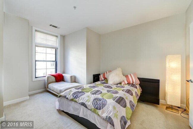 Building Photo - Westend/Georgetown One Bedroom, One Bath i...