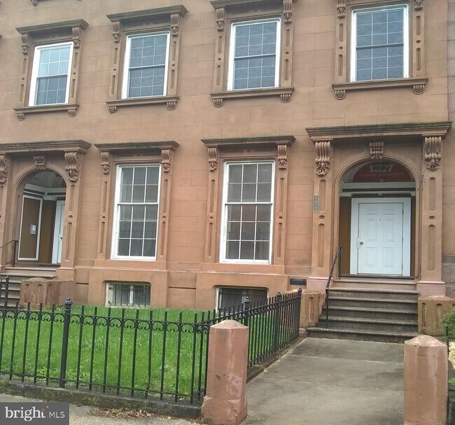 Building Photo - 1317 W Fayette St