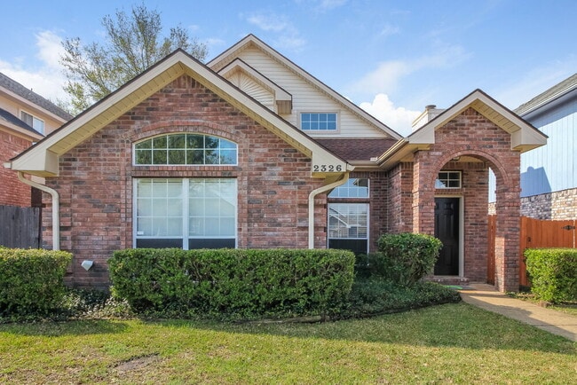 Building Photo - 2326 Weatherby Dr