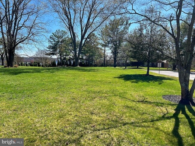 Building Photo - 17447 Pelham View Dr