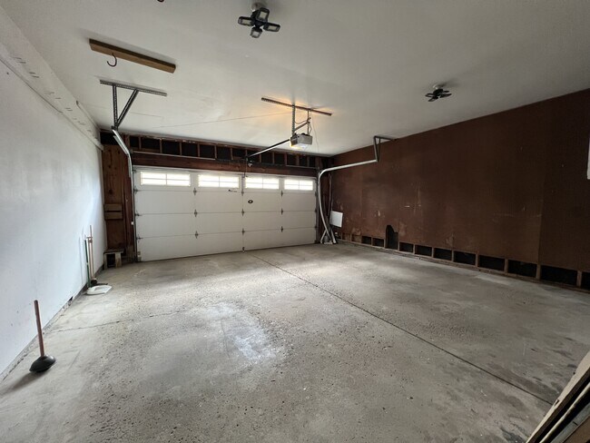 Building Photo - 2240 Delaware Dr