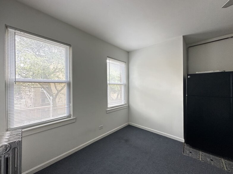 Building Photo - 5710 N Winthrop Ave