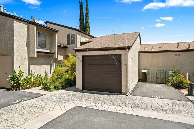 Building Photo - 661 Parkview Dr
