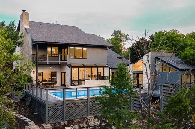 Building Photo - 1716 Bartoncliff Dr