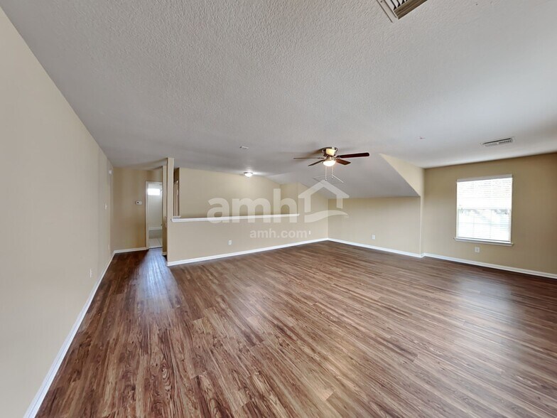 Building Photo - 15742 Flagstone Walk Way