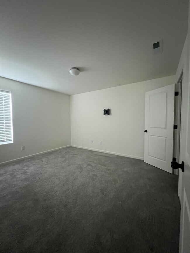 Building Photo - 1619 Running Deer Dr