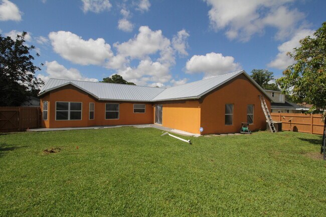 Building Photo - 709 Rostock Cir NW