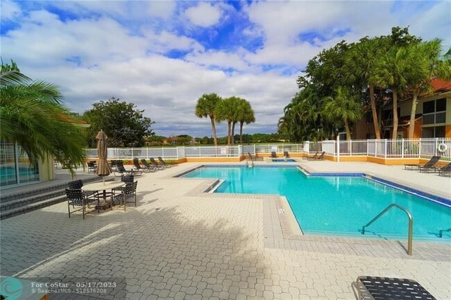 Building Photo - 724 NW 91st Terrace