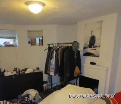 Building Photo - 216 Hemenway St