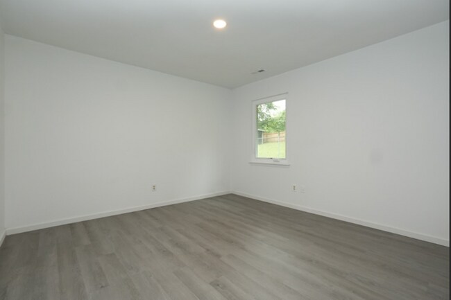 Building Photo - A beautiful house available in Williford