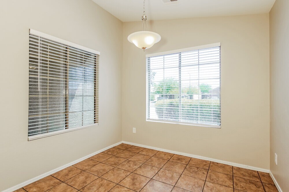 Building Photo - 1840 S 106th Ln