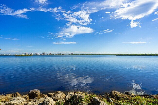 Building Photo - Port Orange 3 bed, 1.5 bath home directly ...