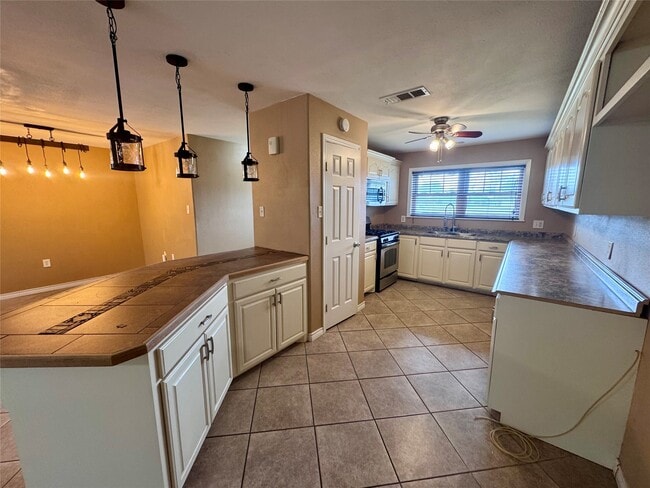 Building Photo - 345 Rachal Ave