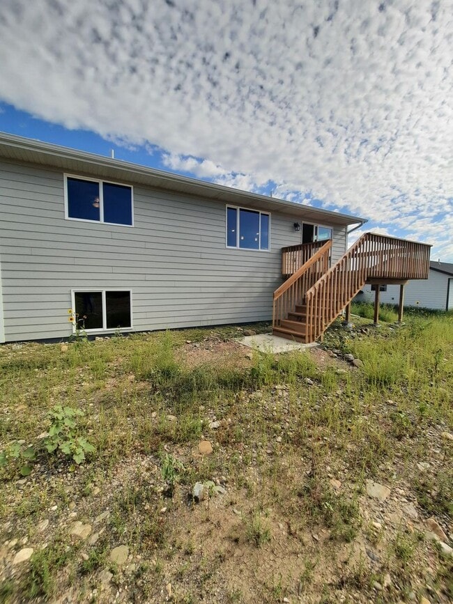 Building Photo - 4 BED | 3 BATH | SINGLE-FAMILY | DOUBLE GA...