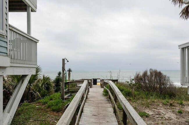 Building Photo - 2102 Surfrider Ct