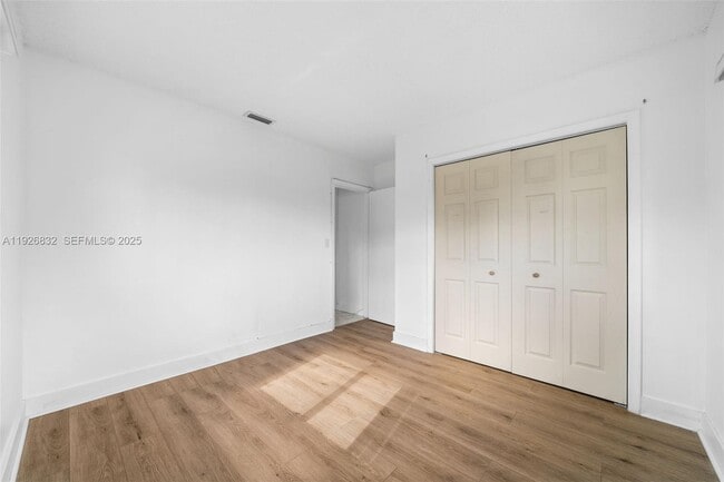 Building Photo - 3925 NW 19th Ave