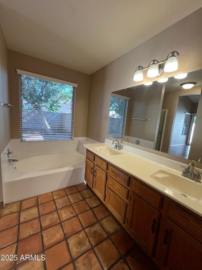 Building Photo - 3101 E Siesta Ln