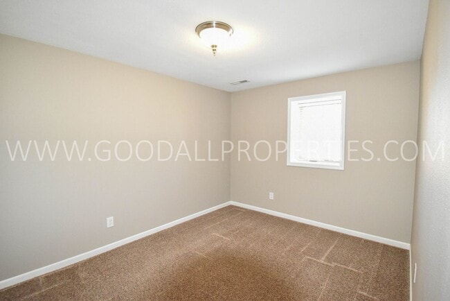 Building Photo - 4 Bedroom Detached Townhome in Waukee with Finished Basement