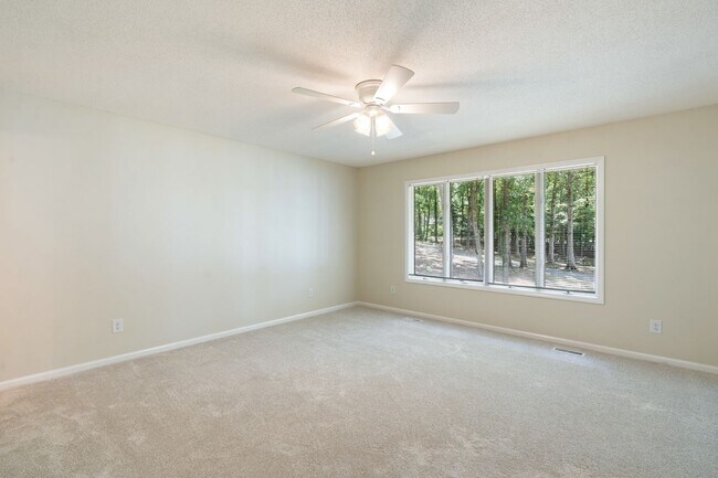 Building Photo - 3 Bedroom Contemporary Carolina Trace Home...