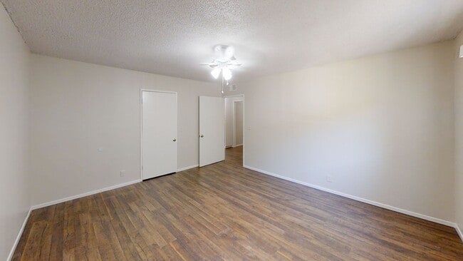 Building Photo - Spacious 4 bedroom 2.5  Bath Calimesa Home!