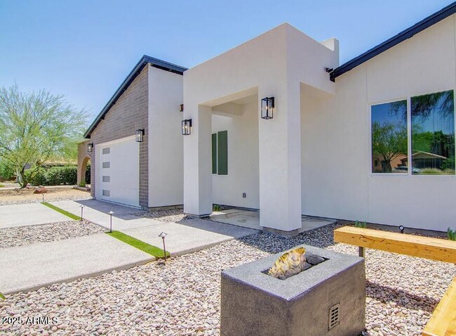 Building Photo - 7748 N 13th Pl