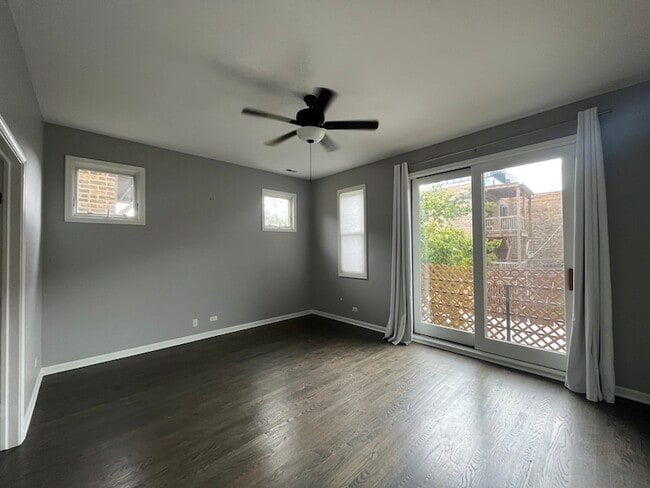 Building Photo - 540 W Oakdale Ave