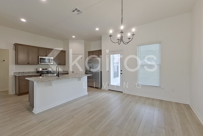 Building Photo - 117 Rainfall Ln