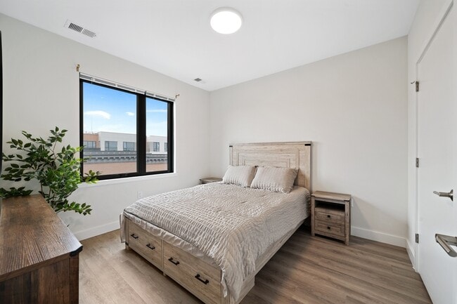 Building Photo - 72 S Essex Ave