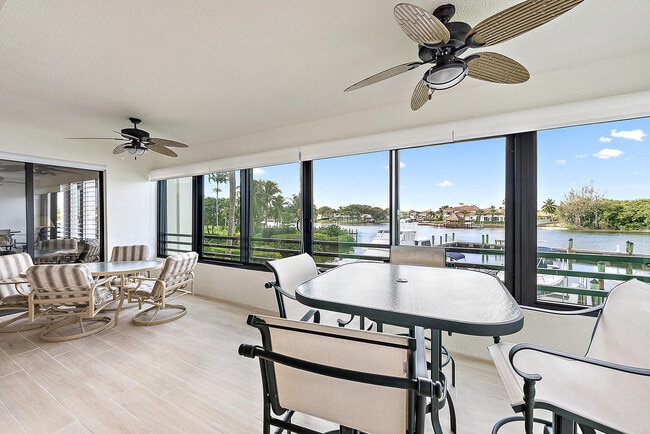 Building Photo - 926 Oak Harbour Dr