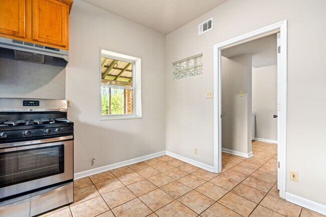 Building Photo - 936 Girls Ranch Rd