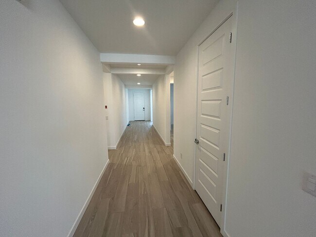 Building Photo - 5974 N 192nd Dr