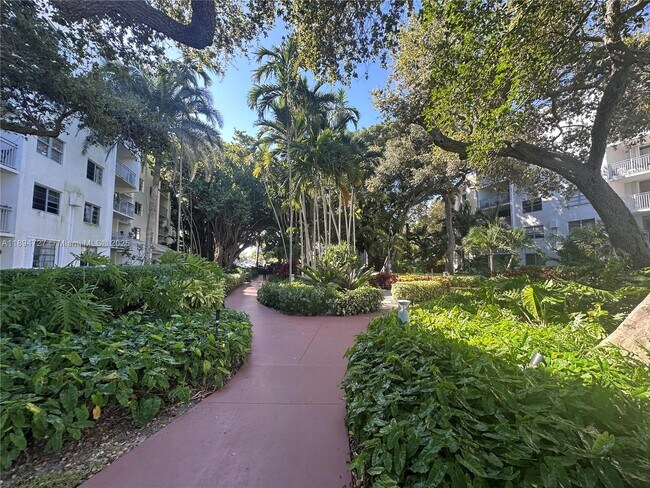 Building Photo - 650 NE 64th St