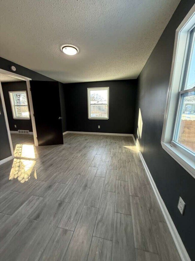 Building Photo - 1266 Russwood Rd