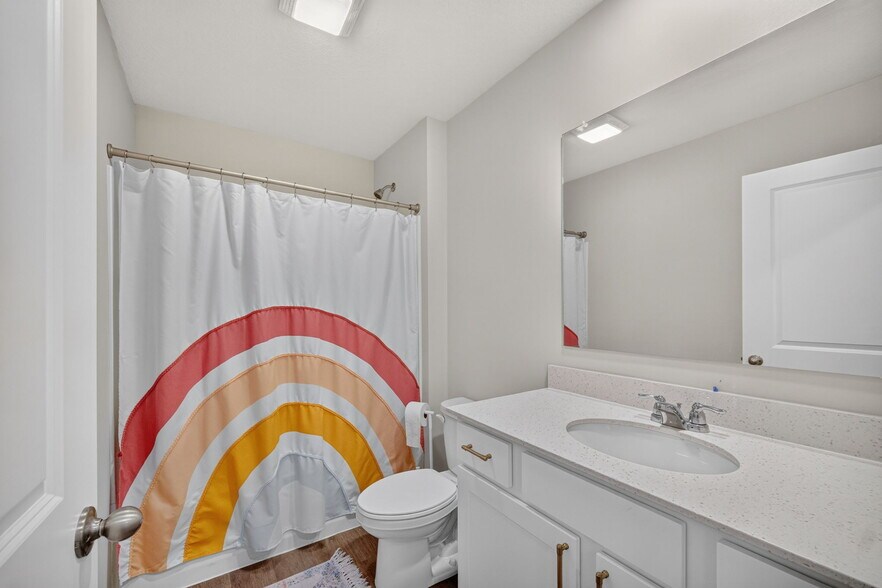 main bathroom - 1080 Bel Aire Ct