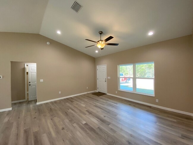 Building Photo - Beautiful Home Desirable SW Ocala Neighborhood 3/2/2 **WON"T LAST**