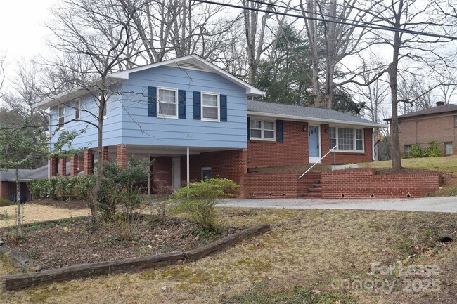 Building Photo - Available July 1st! $1950.00/month