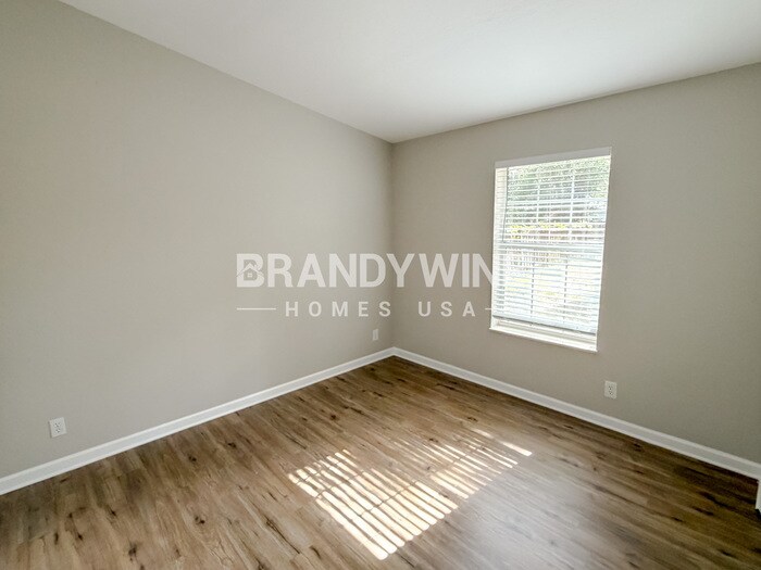 Building Photo - 132 E 8th St